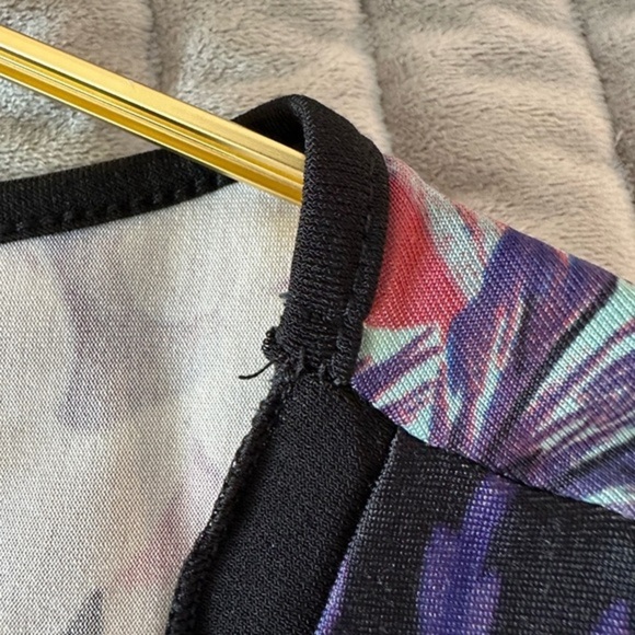 Calessa‎ women’s size Large v-neck with handkerchief style bottom dress - Picture 10 of 10